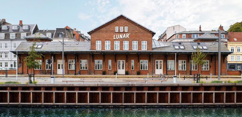 https://lokalise.com/uploads/lunar_inside_cd7495fe87.jpg